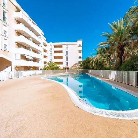 Le Victoria-centre Ville-piscine-parking Prive-wi-fi Apartment