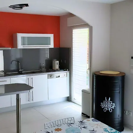 아파트 Le Victoria-centre Ville-piscine-parking Prive-wi-fi 히에레